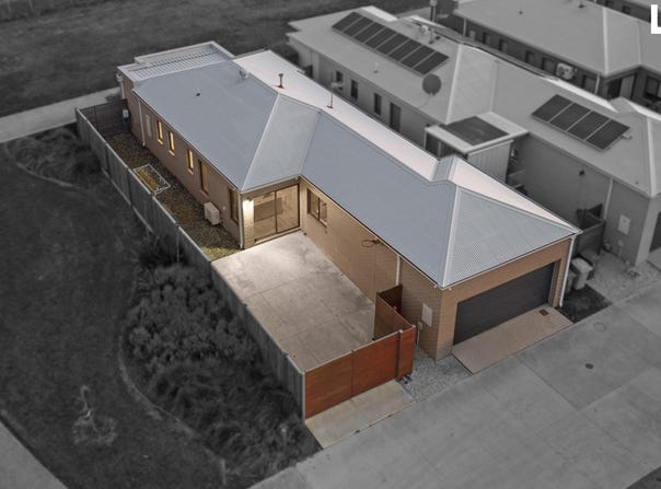 24 Precinct Walk, Clyde North, Vic 3978