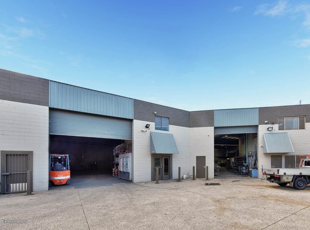 2 & 3/11 Saggart Field Road, Minto, NSW 2566