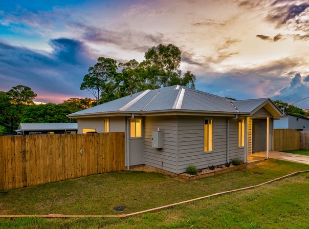 18 Aimeo Esplanade, Russell Island, Qld 4184