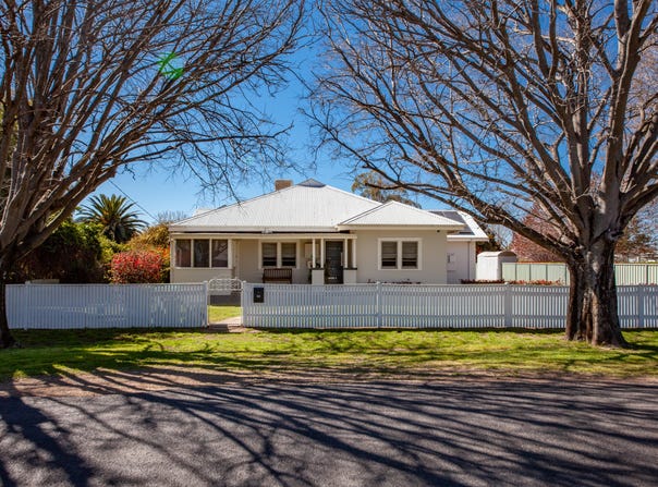 54 Gipps St, Wellington, NSW 2820