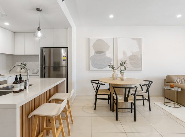 302/14 George Avenue, Broadbeach, Qld 4218