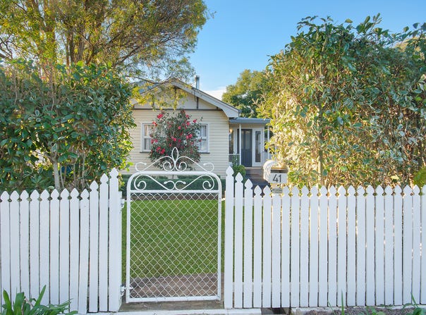 41 Wallace Street, Newtown, Qld 4350