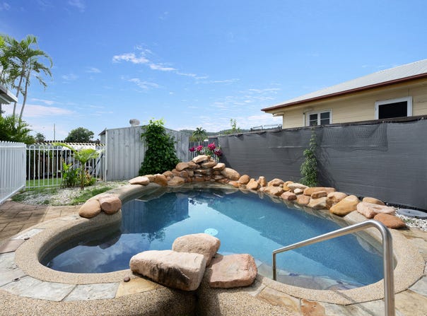 2/6 Tuffley Street, West End, Qld 4810