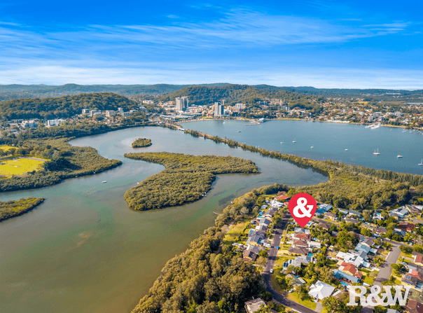 27 Matthews Parade, Point Clare, NSW 2250