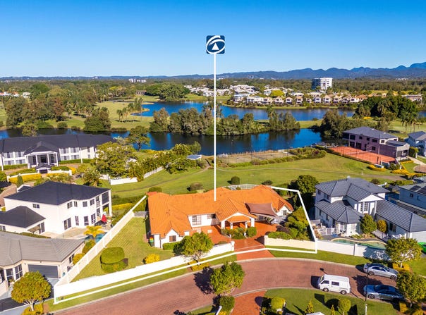 33 Meadowlake Drive, Carrara, Qld 4211