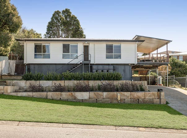 7 Oakleigh Street, Rockville, Qld 4350