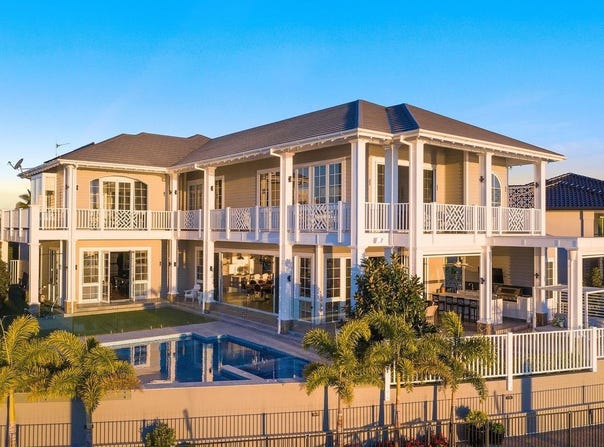 1 Royal Mews, Sovereign Islands, Qld 4216
