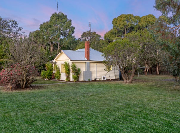10 Elizabeth Road, Creswick, Vic 3363