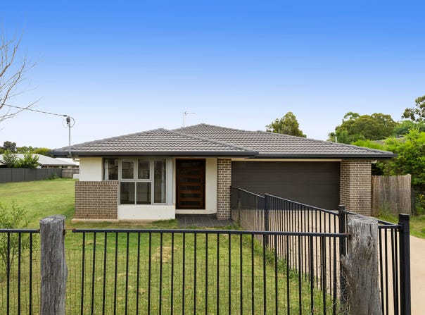 14 Mason Street, Oakey, Qld 4401