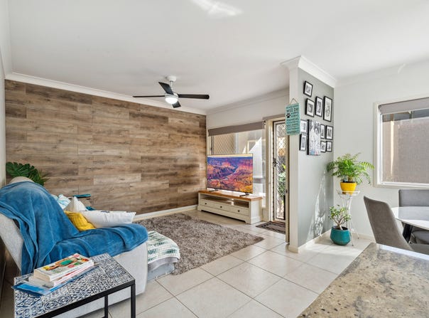 1/58-60 Stephenson Street, Scarness, Qld 4655