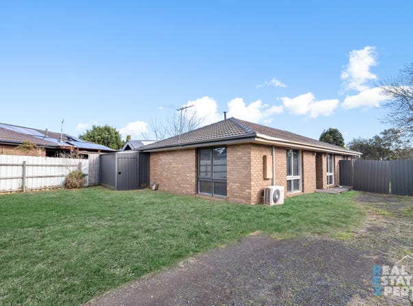 1/9 Cook Court, Cranbourne North, Vic 3977