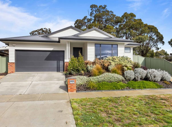 14 Nyora Grove, Mount Helen, Vic 3350