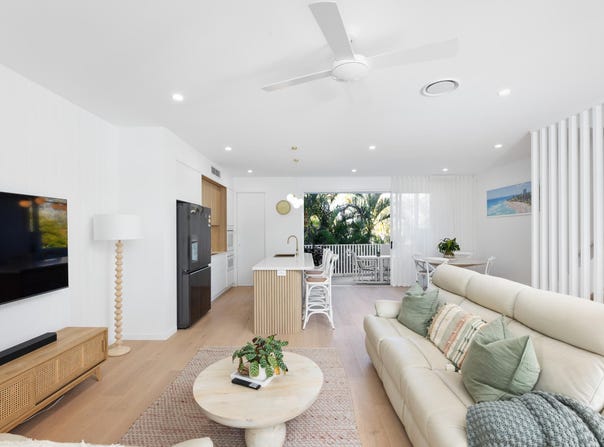 2/135 Golden Four Drive, Bilinga, Qld 4225