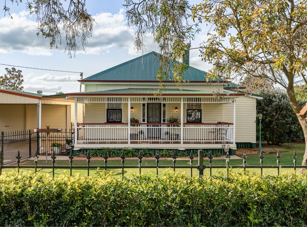 203 Russell Street, Newtown, Qld 4350