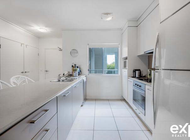 535/66 Sickle Avenue, Hope Island, Qld 4212