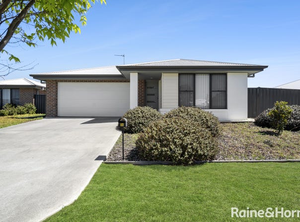 36 & 36a Madeleine Drive, Goulburn, NSW 2580