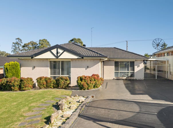 9 Baynton Place, St Helens Park, NSW 2560