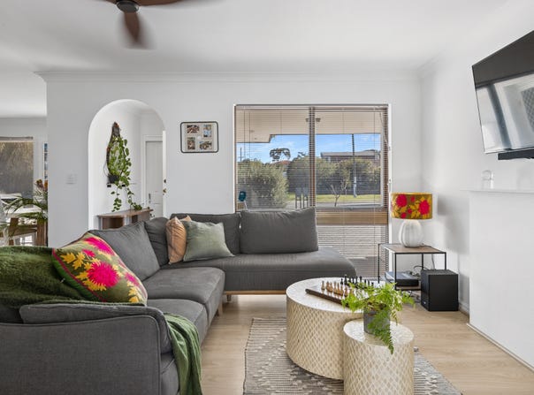 182 Bridgewater Drive, Kallaroo, WA 6025