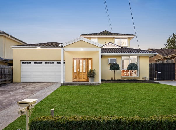 19 Calderwood Avenue, Wheelers Hill, Vic 3150