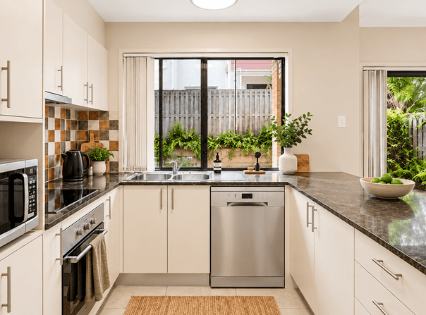 5/170 Whiting Street, Labrador, Qld 4215