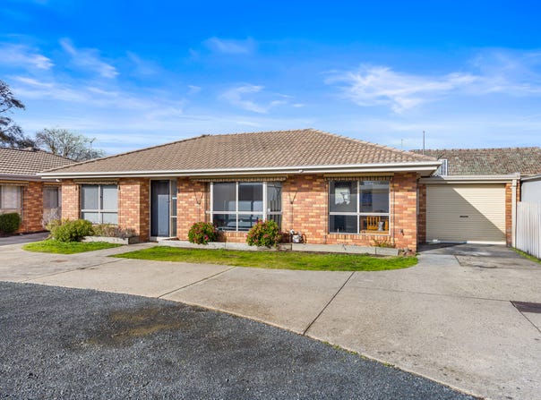 2/17 Yarrowee Street, Sebastopol, Vic 3356