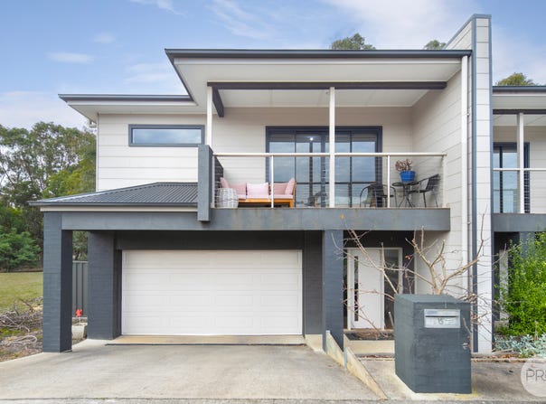 8 Lucia Crescent, Mount Clear, Vic 3350