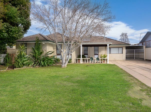 2 Marloo Crescent, Kooringal, NSW 2650