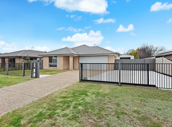 15 Murray Street, Oakey, Qld 4401