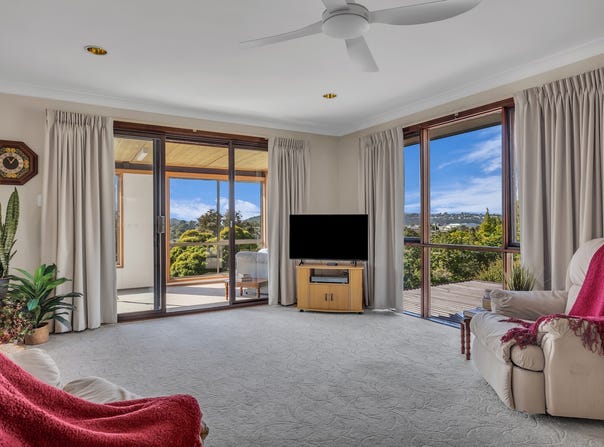 11 Illawong Heights, Merimbula, NSW 2548