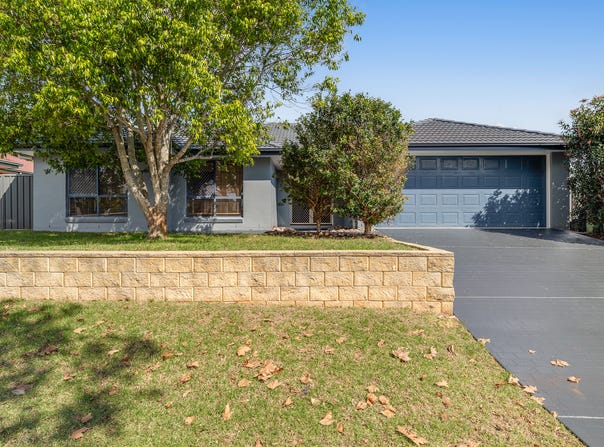 7 Currawong Drive, Highfields, Qld 4352
