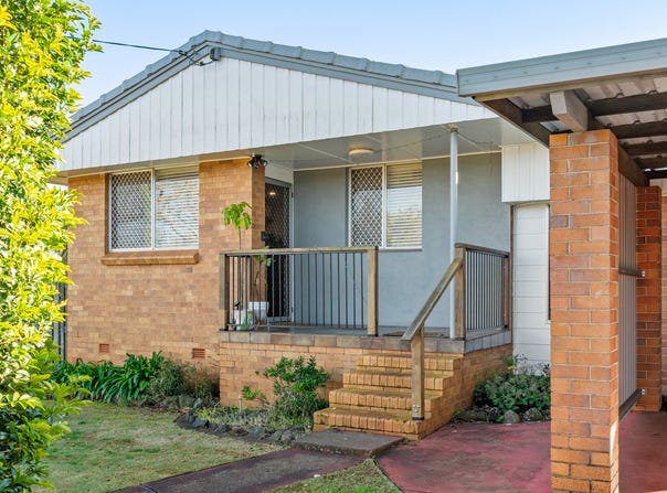 17 Coates Street, Kearneys Spring, Qld 4350