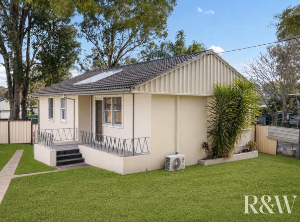 64 & 64A Lucena Crescent, Lethbridge Park, NSW 2770