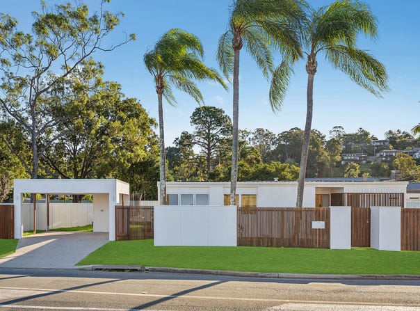 14 Lakes Drive, Tweed Heads West, NSW 2485