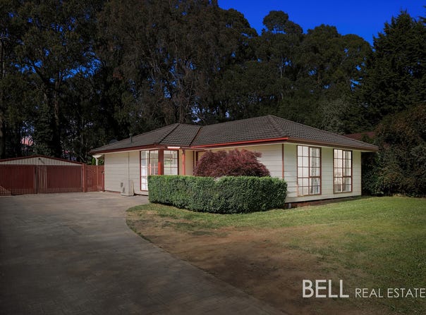 15 Kitchener Parade, Cockatoo, Vic 3781