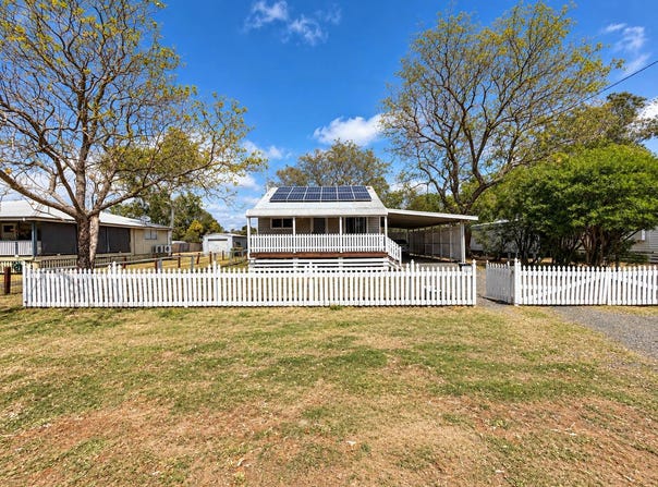 8 Carlow Drive, Dalby, Qld 4405