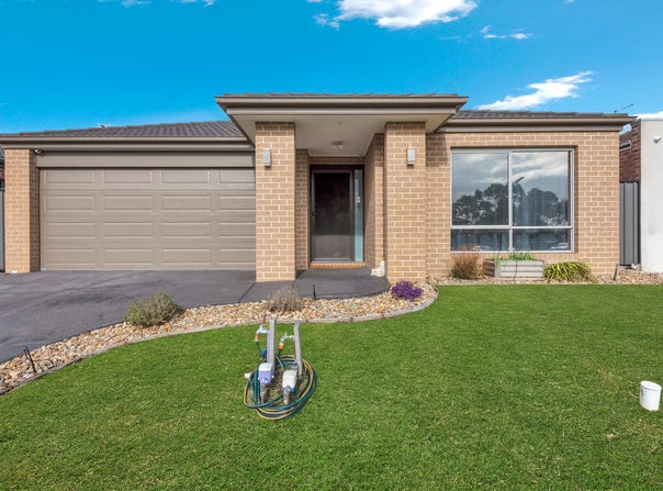 4 Fleuve Rise, Clyde North, Vic 3978