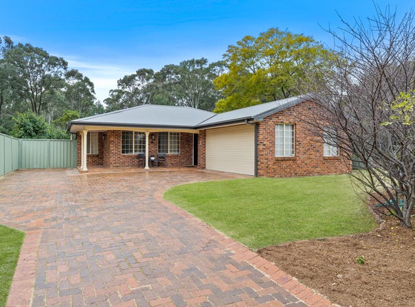 16 Magpie Place, Ingleburn, NSW 2565