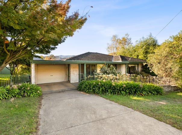4 Hargreaves Road, Bright, Vic 3741