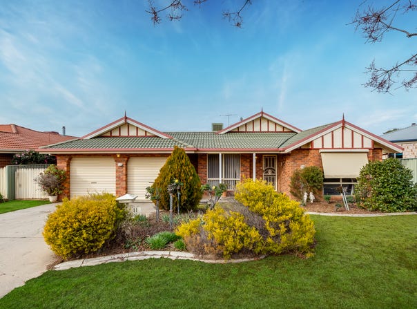 11 Fairbairn Street, Glenroy, NSW 2640