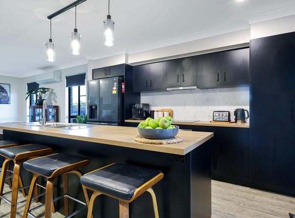 1 Vanessa Crescent, Cotswold Hills, Qld 4350