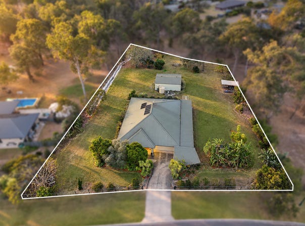 8 Eucalyptus Place, Regency Downs, Qld 4341