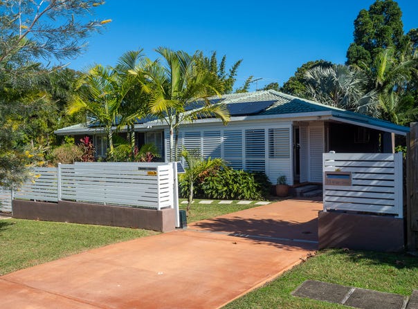 10 Wharf Street, Woody Point, Qld 4019