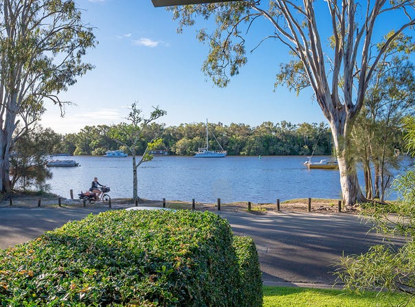 27 Hilton Esplanade, Tewantin, Qld 4565
