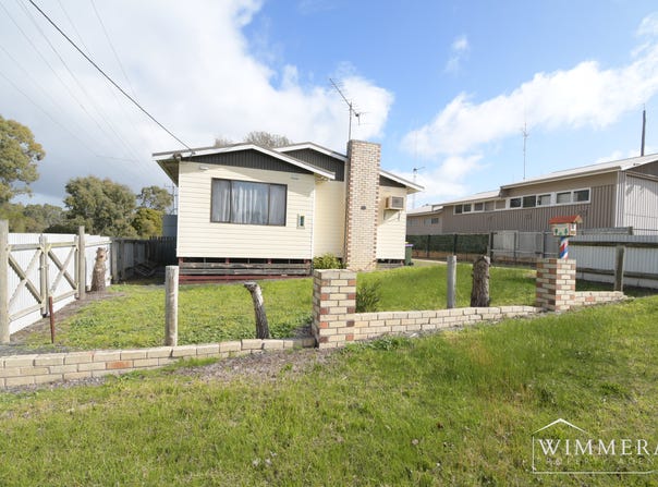 17 Anzac Avenue, Edenhope, Vic 3318