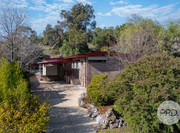 11 Colong Place, Kooringal, NSW 2650