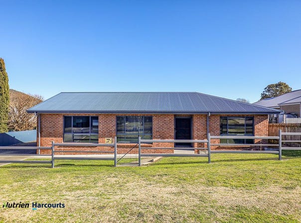 3 Hassall CCT, Braidwood, NSW 2622