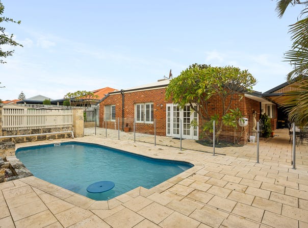 11 Quincy Loop, Iluka, WA 6028