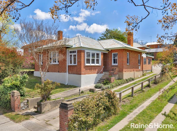 215 Stewart Street, Bathurst, NSW 2795