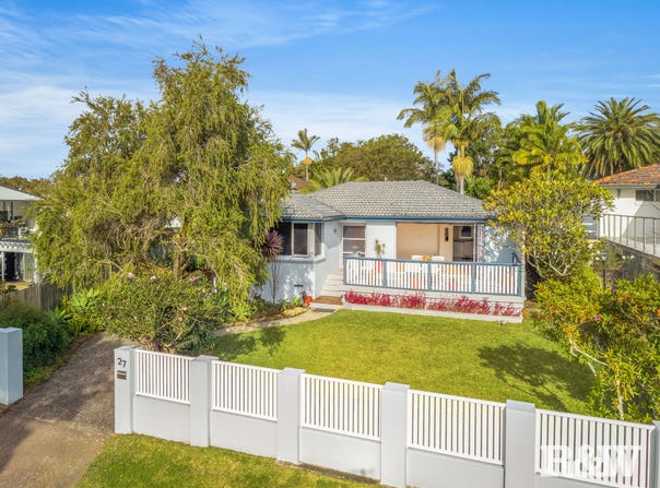 27 Matthews Parade, Point Clare, NSW 2250
