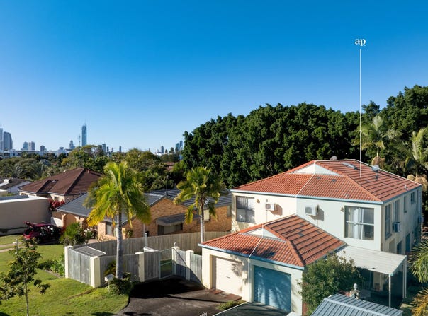 2/19 Poinciana Crescent, Bundall, Qld 4217